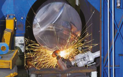 灵活的对用于连续生产的板坯和初轧坯 去毛刺磨床的加工解决方案